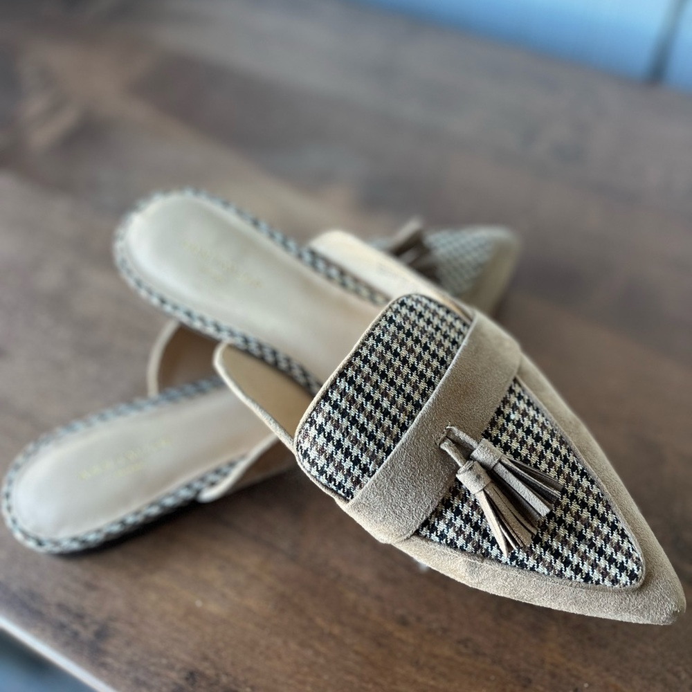 Ann Taylor Shoes Womens 7.5 M Mules Plaid Tan Brwn Tassel Slip on Career Comfort - Picture 2 of 7